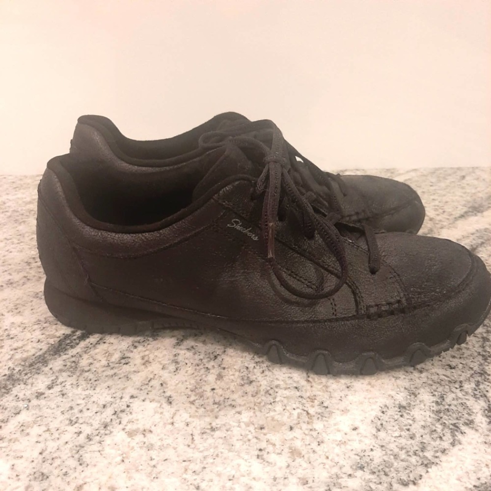 SKECHERS Relaxed Fit Microsuede sneakers SIZE 8.5